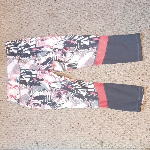 Danskin Now artistic crop leggings with mesh on back - Picture 5 of 5